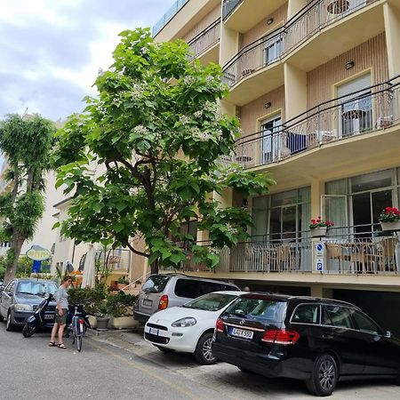Hotel Esperia Cattolica Exteriör bild