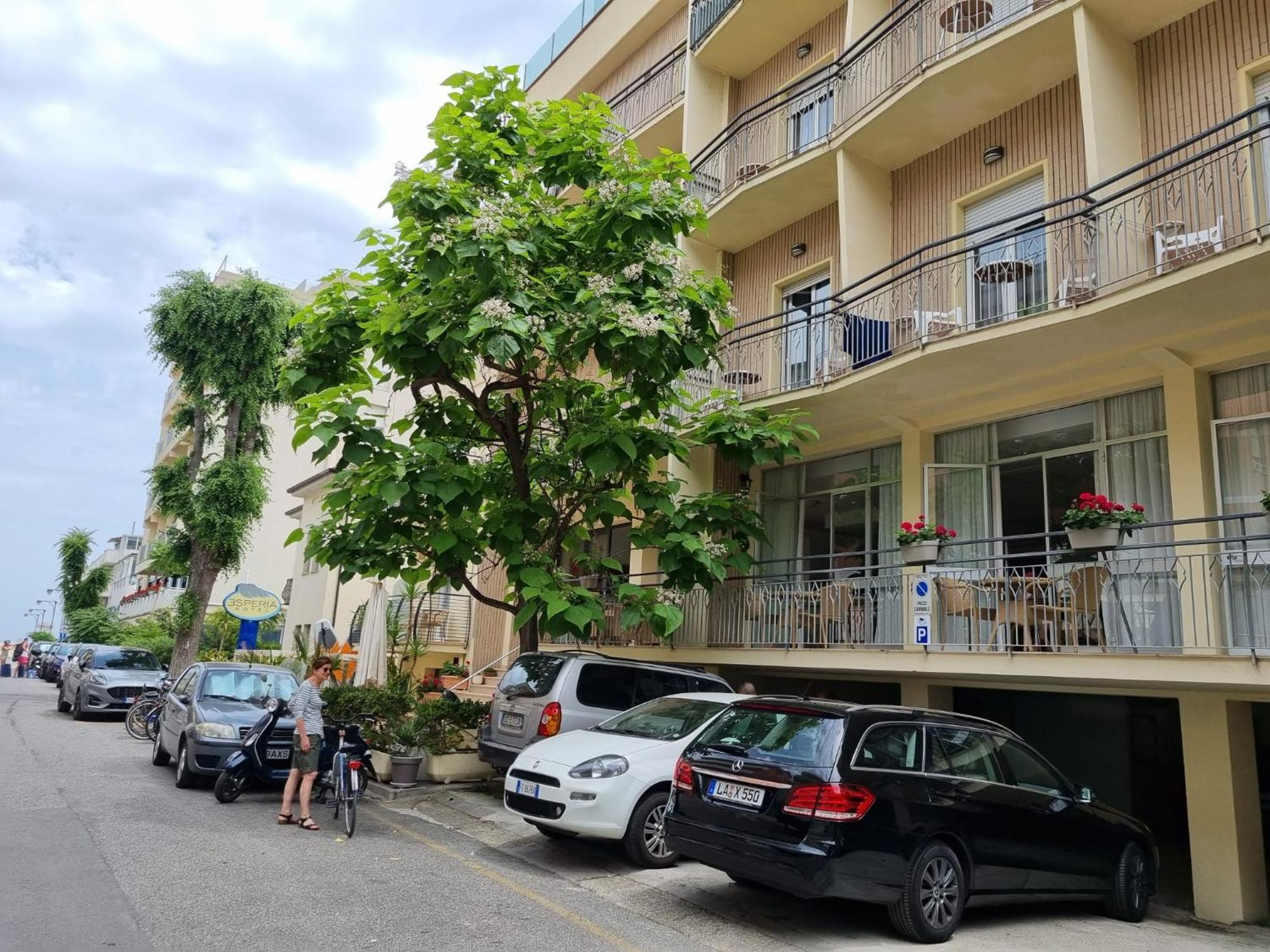 Hotel Esperia Cattolica Exteriör bild