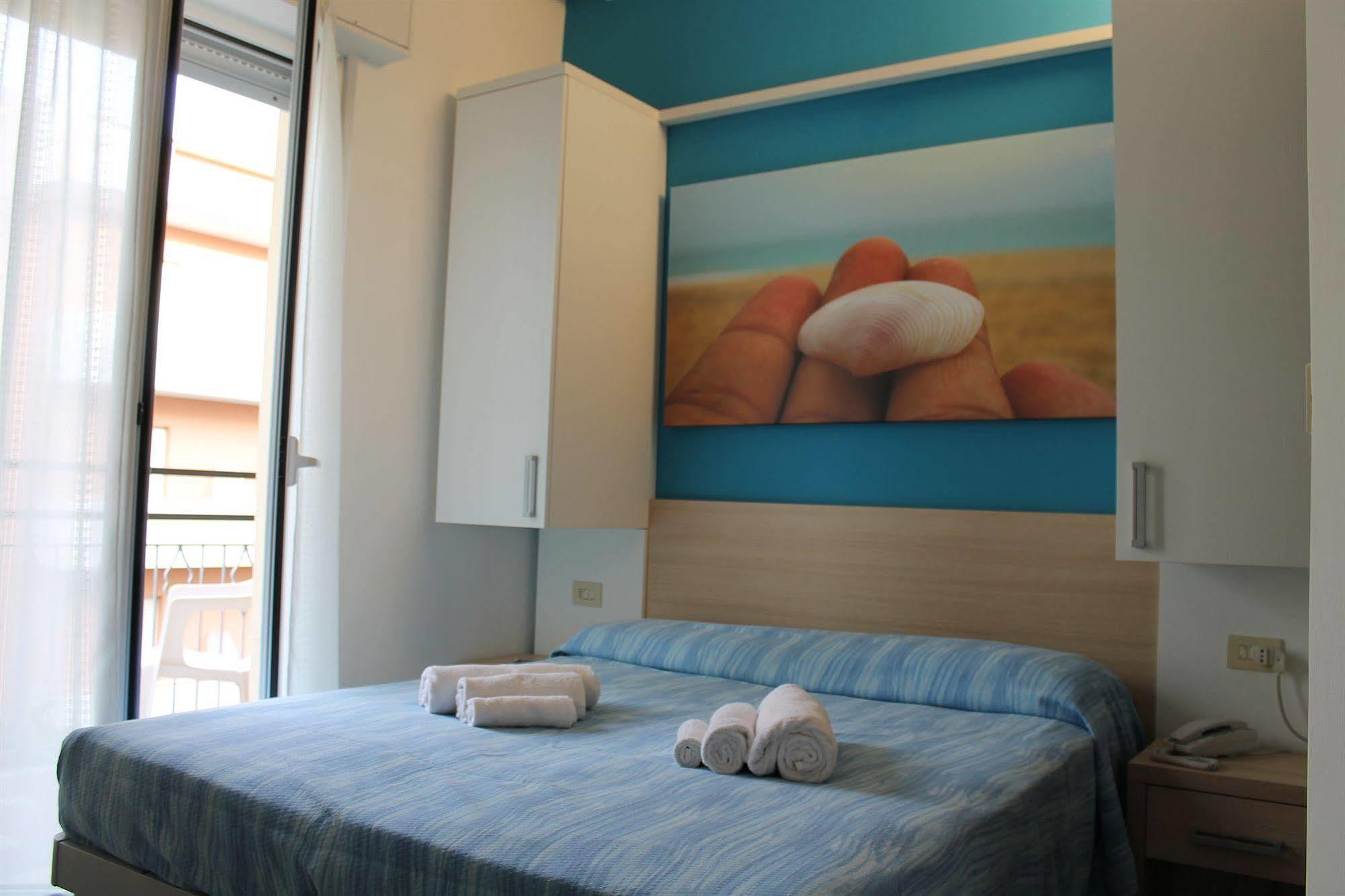 Hotel Esperia Cattolica Exteriör bild