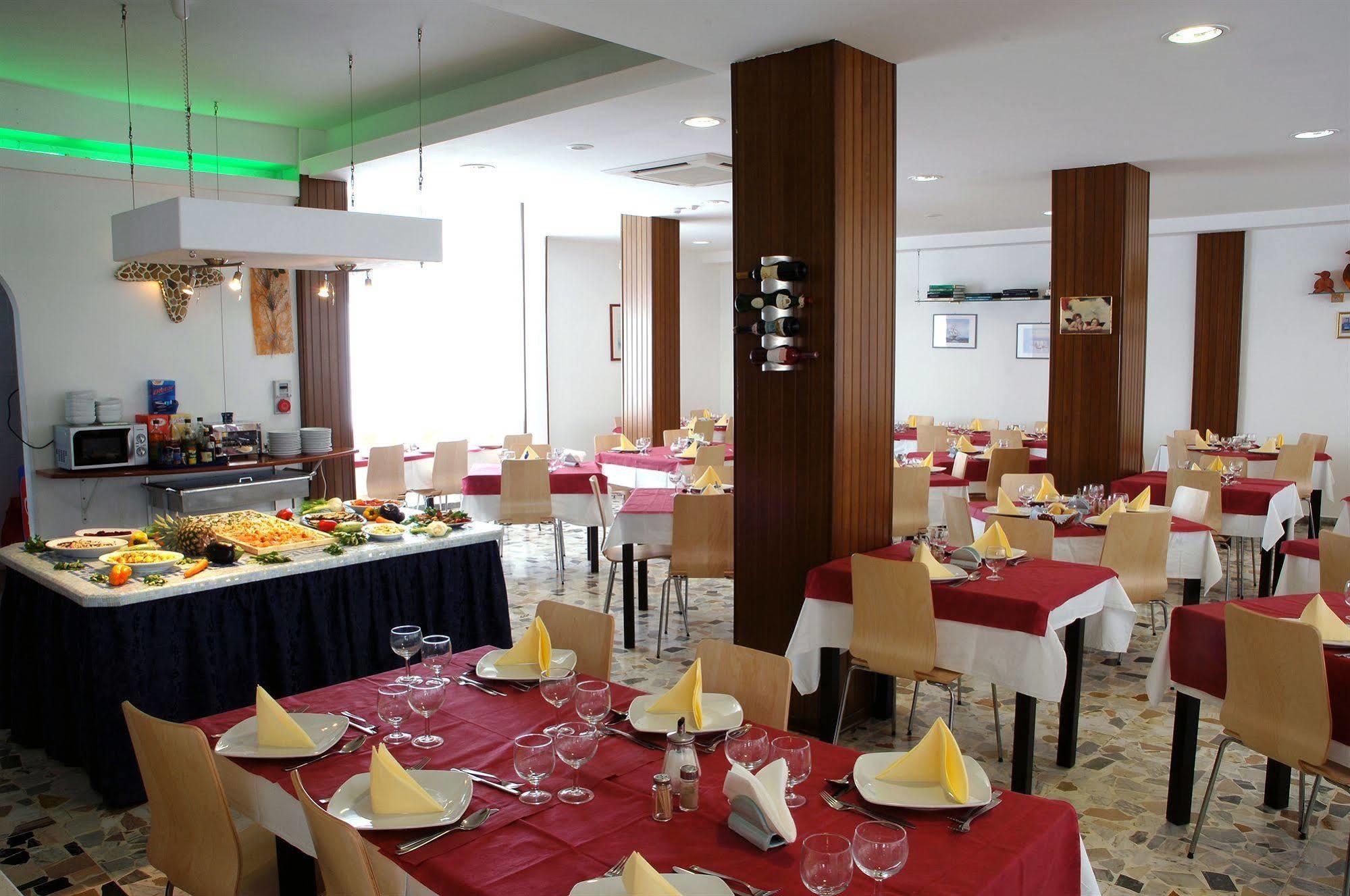 Hotel Esperia Cattolica Exteriör bild