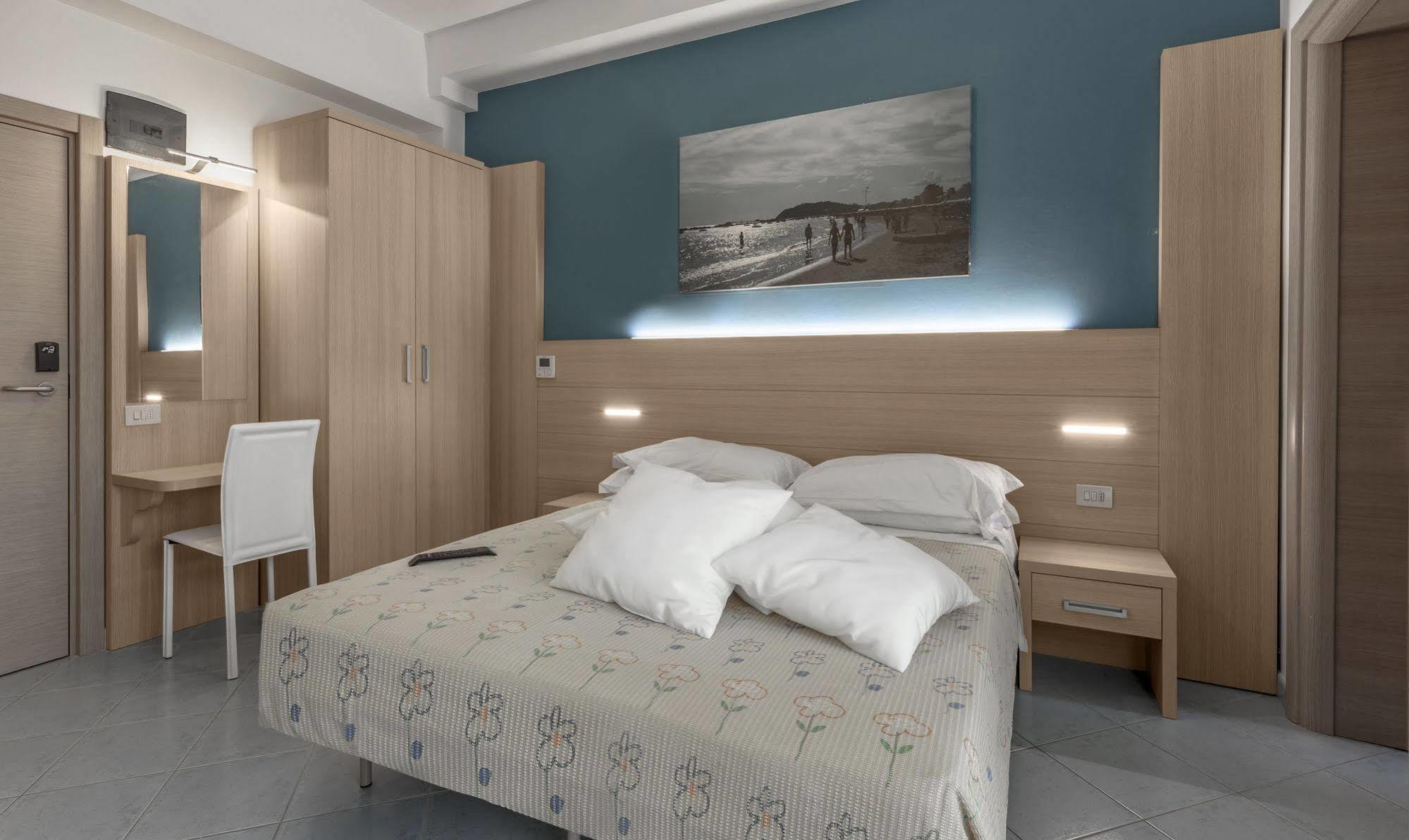Hotel Esperia Cattolica Exteriör bild